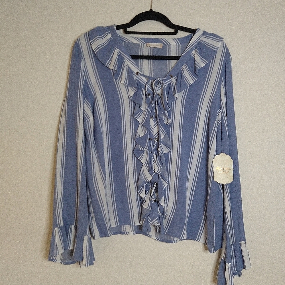 Super cute Altar'd state blouse